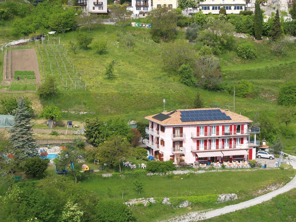 Hotel Rosalpina Riva del Garda Eksteriør bilde