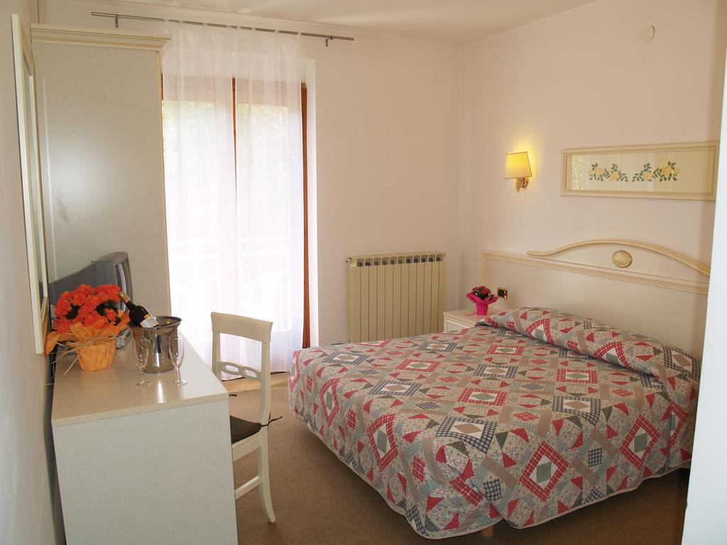 Hotel Rosalpina Riva del Garda Eksteriør bilde