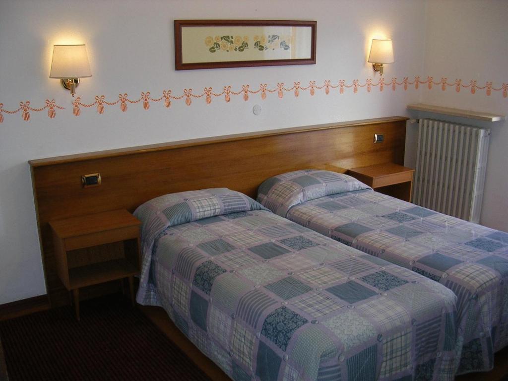 Hotel Rosalpina Riva del Garda Rom bilde