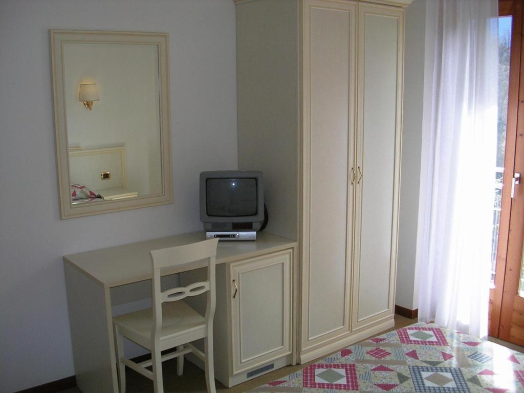 Hotel Rosalpina Riva del Garda Rom bilde
